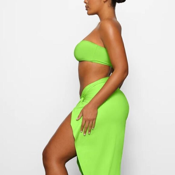 NWT SKIMS recycled swim bandeau bikini top - Picture 3 of 7